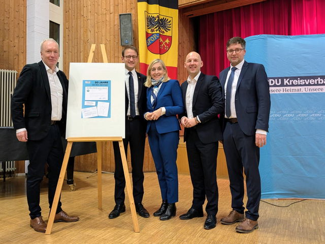 80 Jahre Weil der Stadt Bild mit Gründungsurkunde